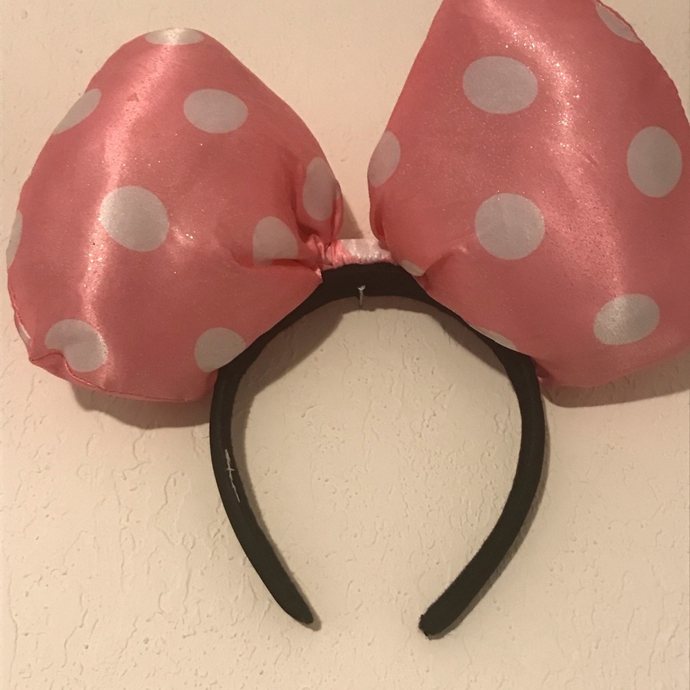 Pink polka dot massive bow